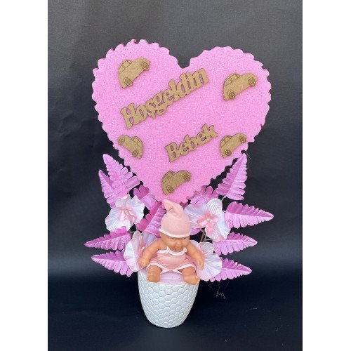 Sevgi Dolu Tasarım: Strafor Kalpli Kız Bebekli Yapay Çiçek