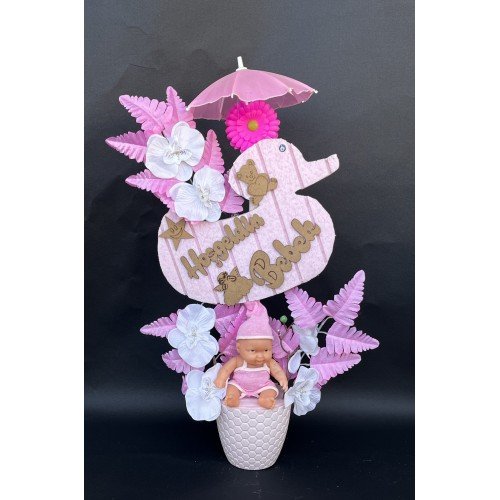 Şirin ve Neşeli Tasarım: Strafor Ördekli ve Küçük Şemsiyeli Kız Bebekli Yapay Çiçek