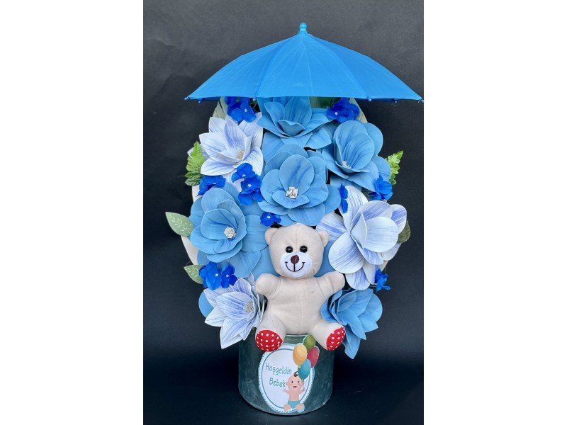 Sevimliliği ve Zarafeti Bir Arada: Ayıcıklı ve Şemsiyeli Erkek Bebekli Yapay Çiçek